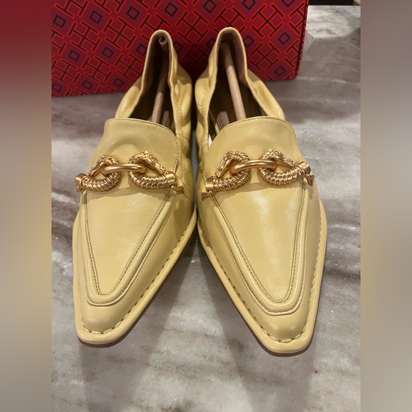 TORY BURCH Jessa Pointy-Toe Loafer - Leather- Butter Yellow size 7 New in Box - Picture 3 of 9